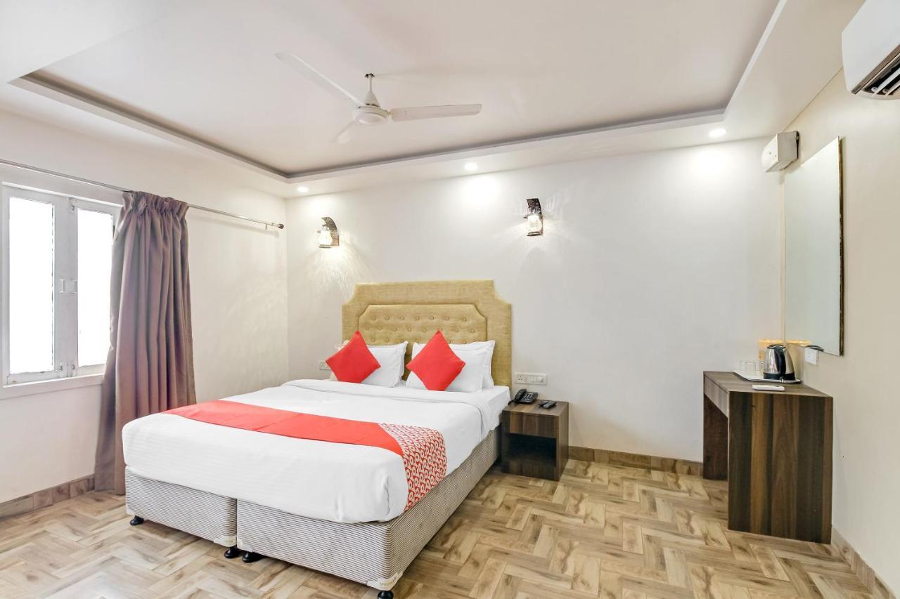 Oyo 18435 Calangute Beach Resort Buitenkant foto